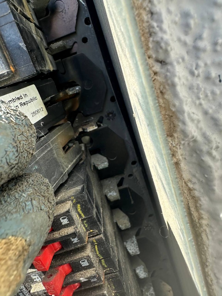 Severe arcing and burnt busbar contacts inside the panel